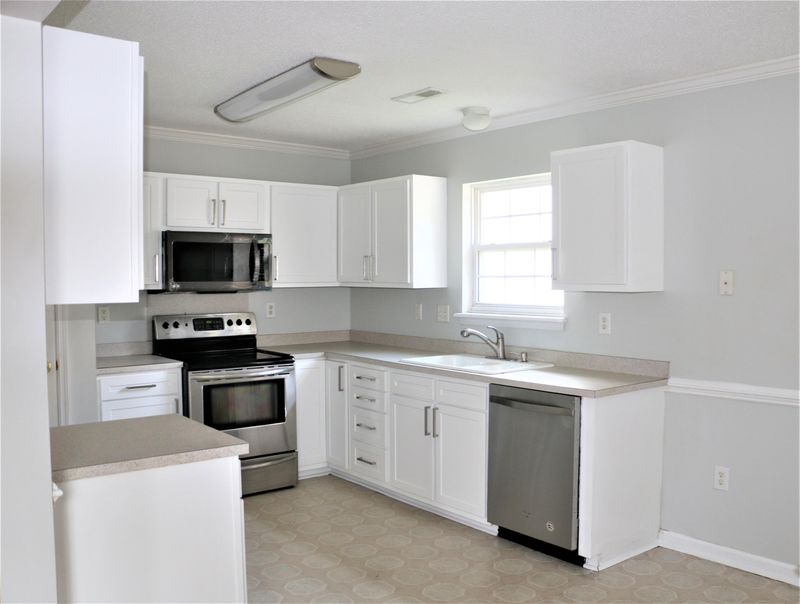 1306 Belle Grove Cir, Hanahan, SC 29410