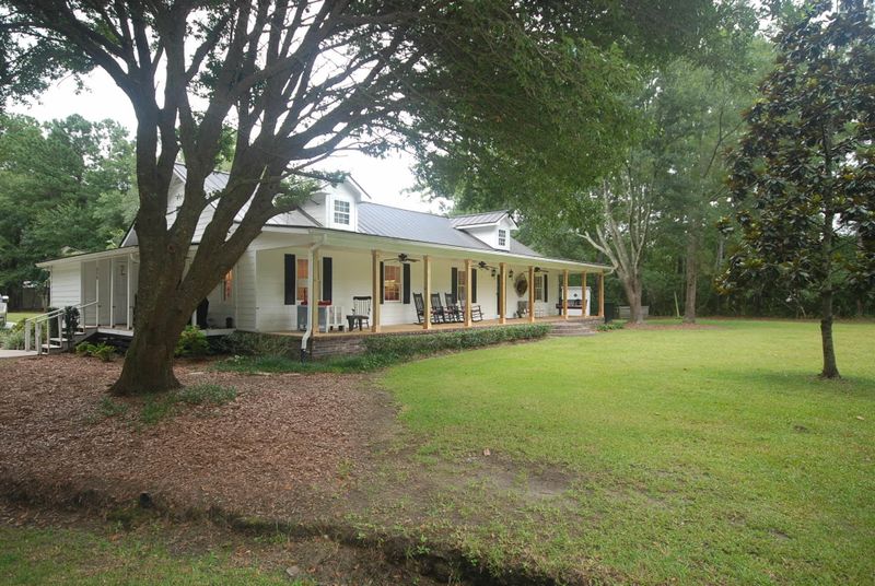 228 Nicole Ln, Moncks Corner, SC 29461