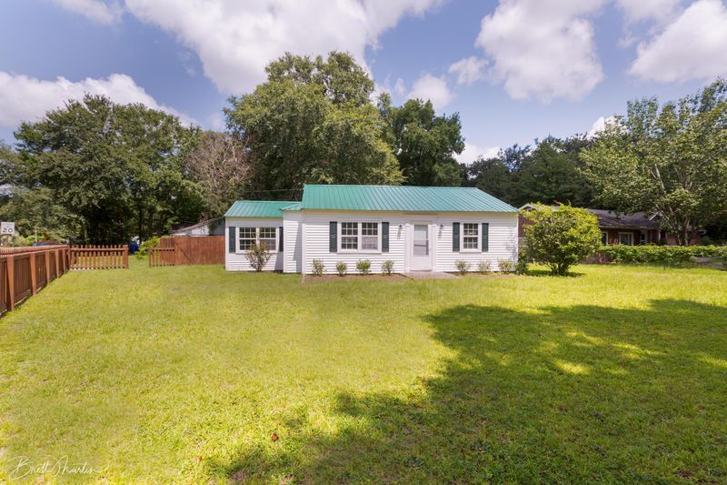 101 Paula Dr, Charleston, SC 29407