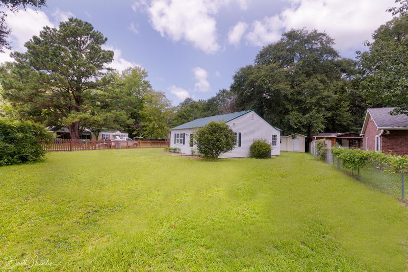 101 Paula Dr, Charleston, SC 29407