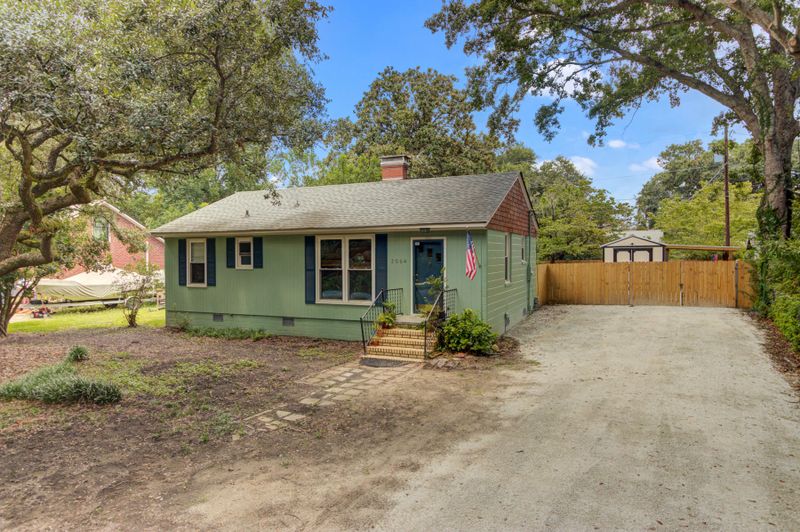 2064 Saint James Dr, Charleston, SC 29412
