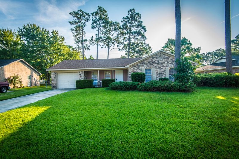 110 Brown Ct, Summerville, SC 29486