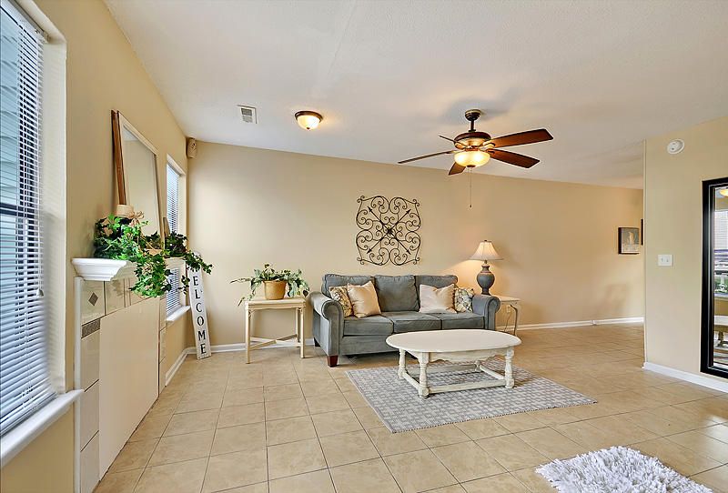 253 Pineshadow Dr, Goose Creek, SC 29445