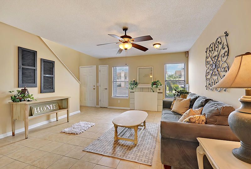 253 Pineshadow Dr, Goose Creek, SC 29445