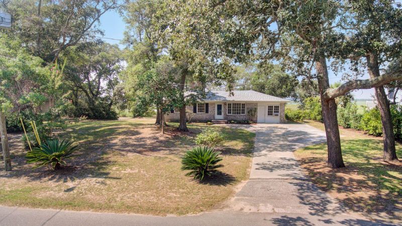 610 E Erie Ave, Folly Beach, SC 29439