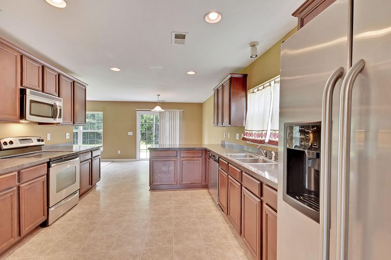 451 Green Park Ln, Goose Creek, SC 29445