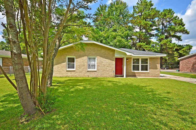 703 Tulip St, Summerville, SC 29483