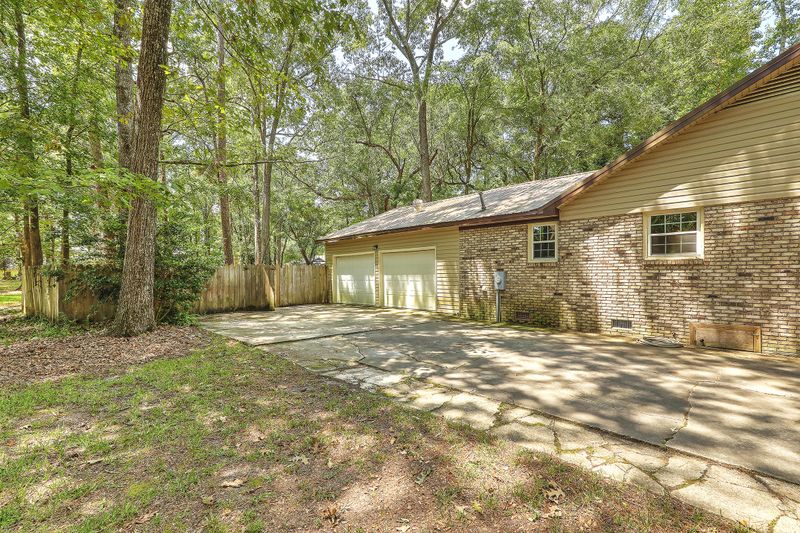 222 Runnymede Ln, Summerville, SC 29485