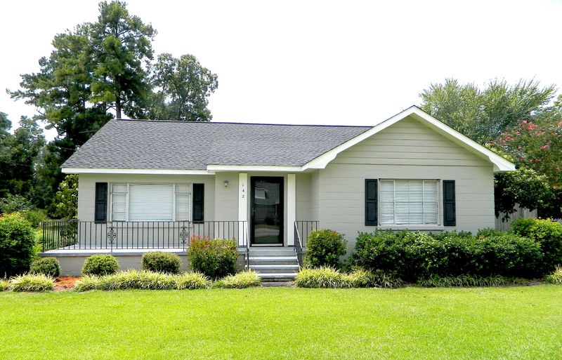 142 E Main St, Harleyville, SC 29448