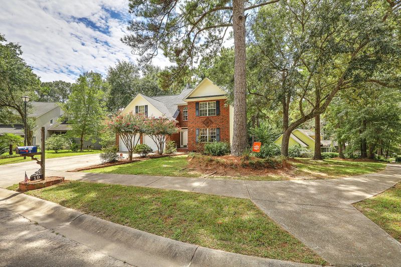 19 Plantation Cir, Summerville, SC 29485