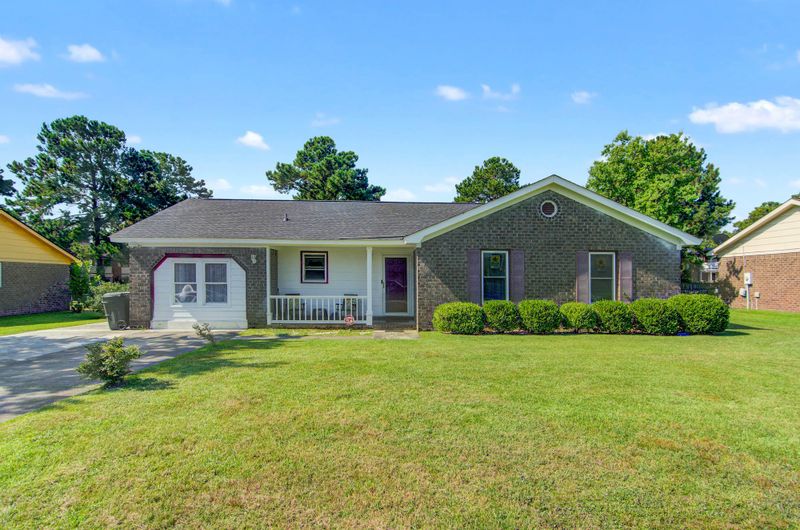 7639 Rosin Dr, North Charleston, SC 29418