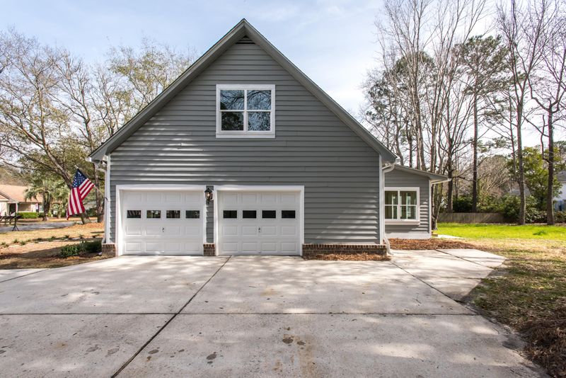 986 Colonial Dr, Mount Pleasant, SC 29464