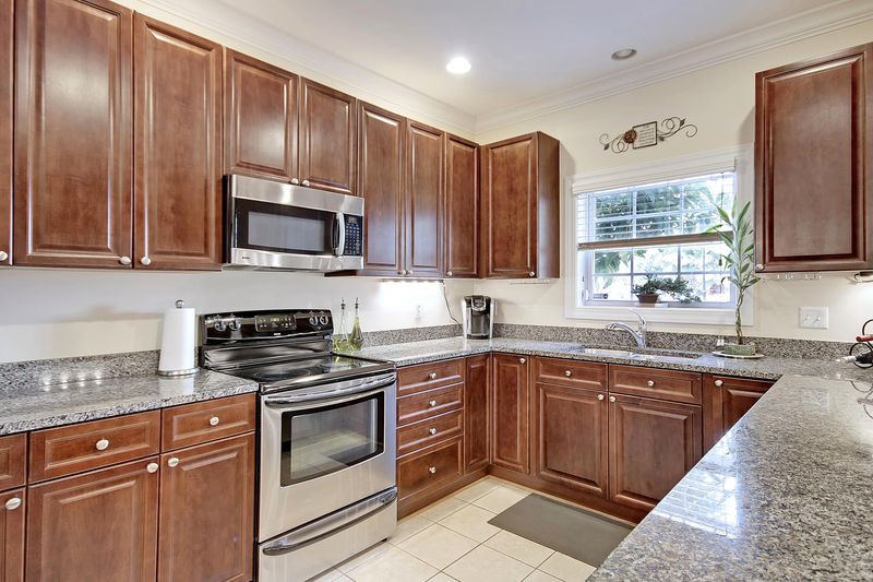 4932 Date Palm Dr, North Charleston, SC 29418