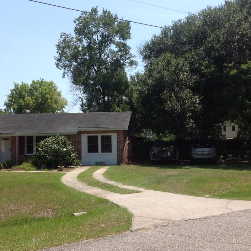 1303 Pickett St, Charleston, SC 29412