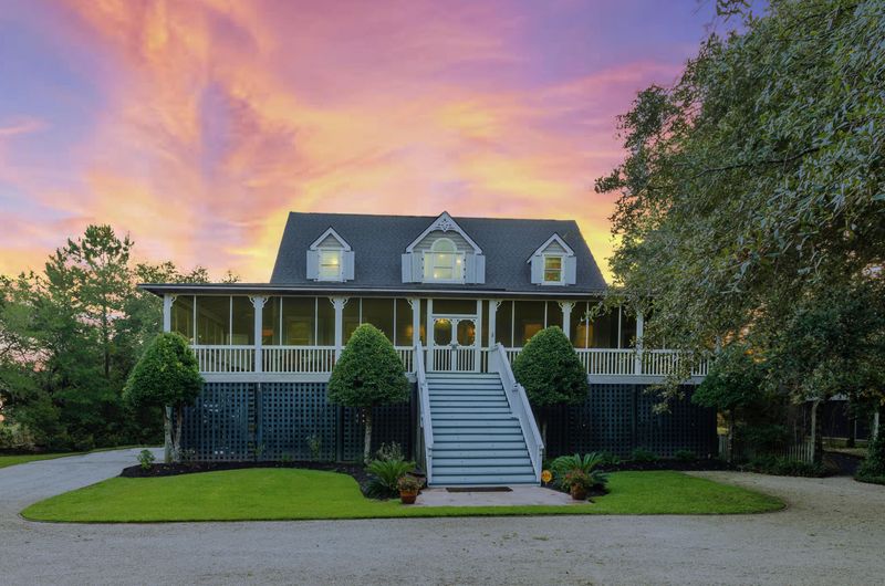 548 Romain Rd, Mcclellanville, SC 29458