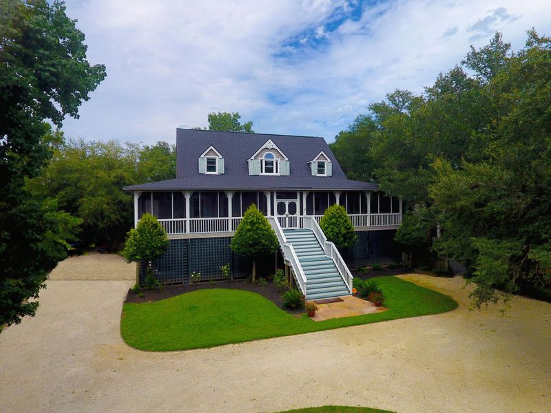 548 Romain Rd, Mcclellanville, SC 29458