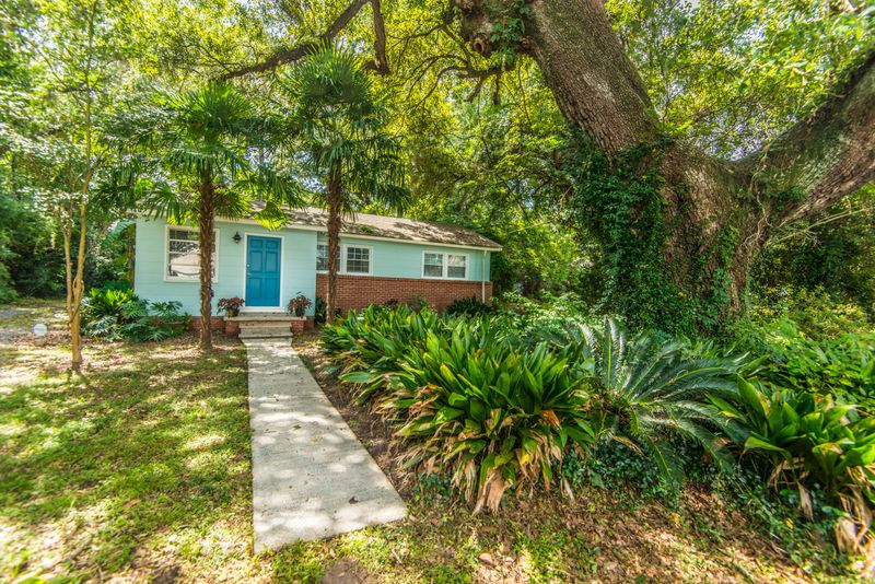 1637 Pierpont Ave, Charleston, SC 29414
