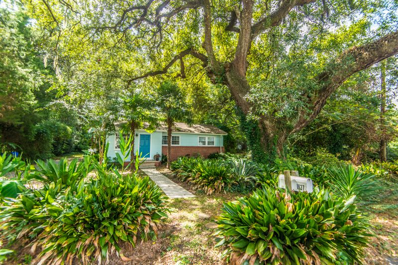 1637 Pierpont Ave, Charleston, SC 29414