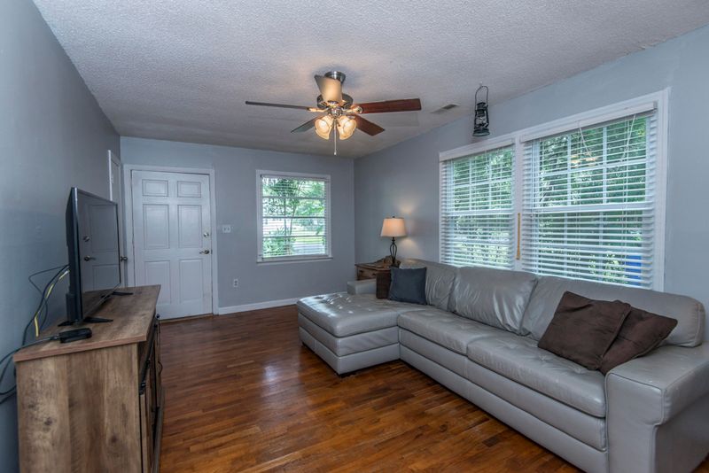 1637 Pierpont Ave, Charleston, SC 29414