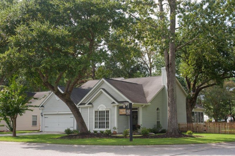 572 Tea House Ln, Mount Pleasant, SC 29464