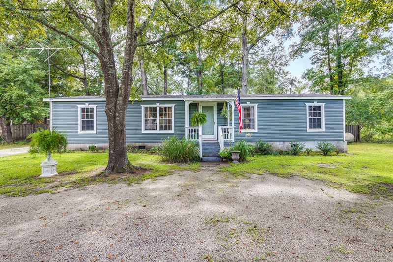 405 Twin Lake Dr, Summerville, SC 29483