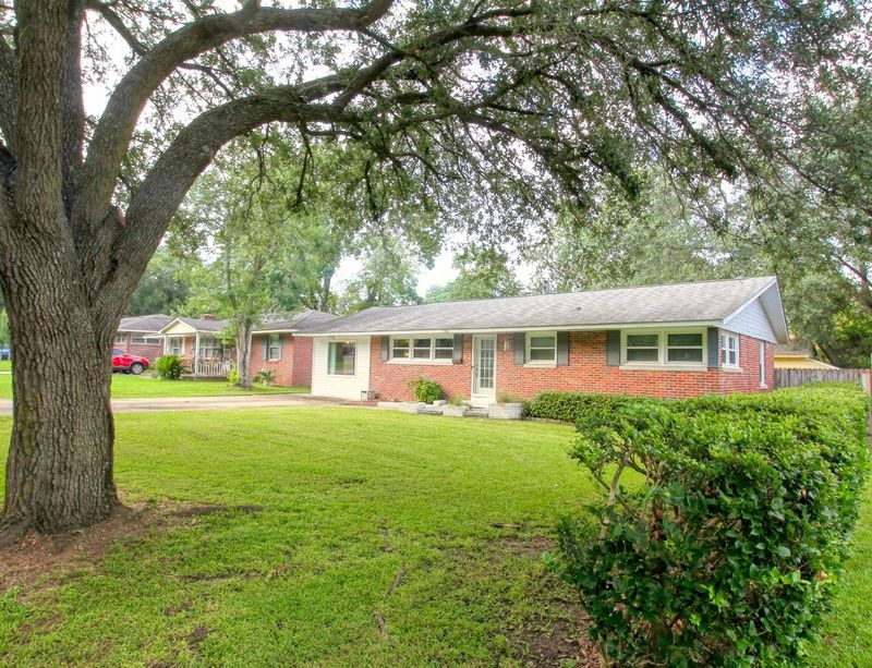 5814 Chaucer Dr, Hanahan, SC 29410
