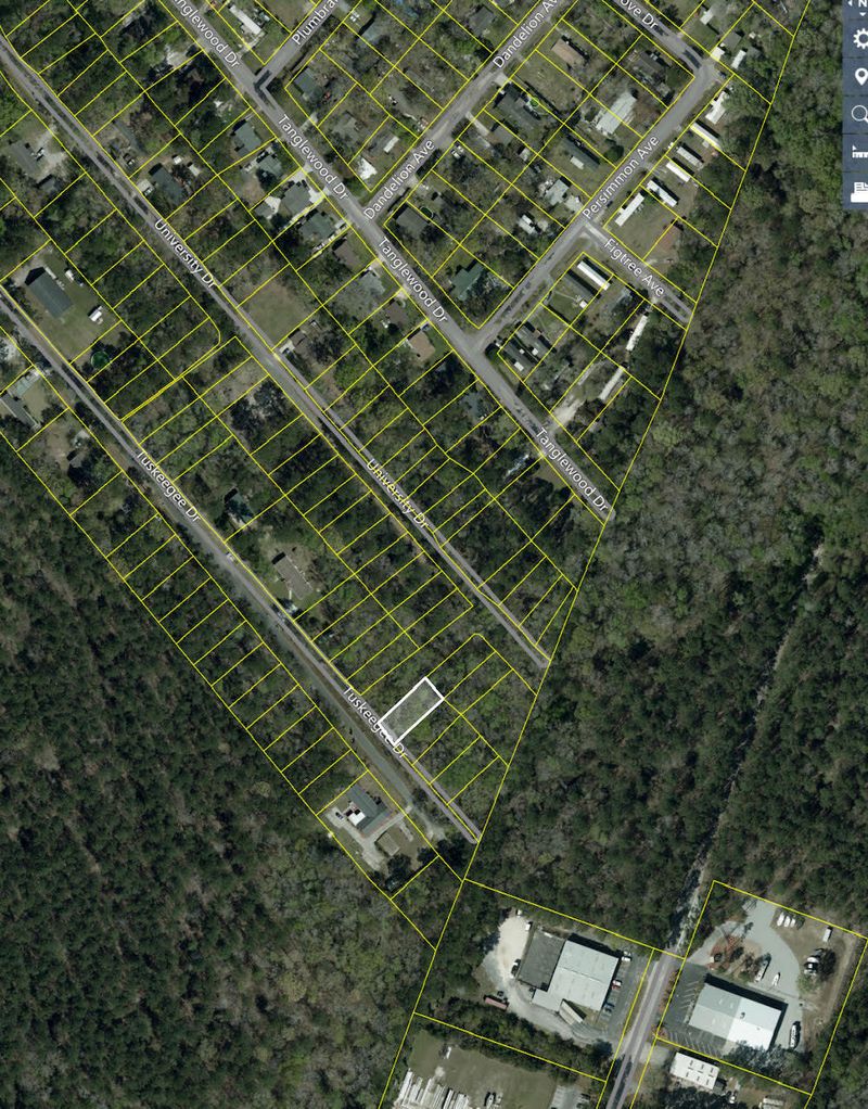 231 Tuskegee Dr, North Charleston, SC 29418