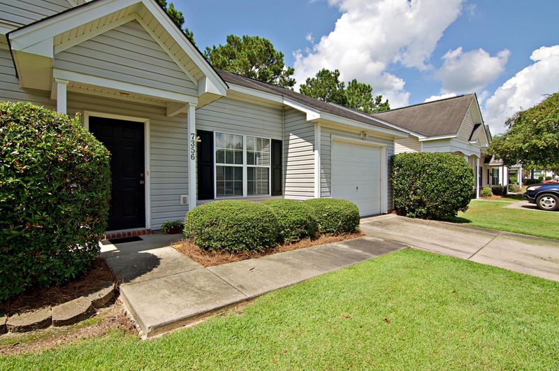 7356 Suncatcher Dr, Hanahan, SC 29410
