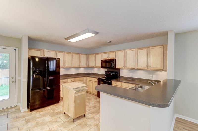 1152 Deerberry Rd, Hanahan, SC 29410