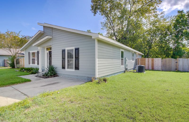 138 Underbrush Ct, Moncks Corner, SC 29461
