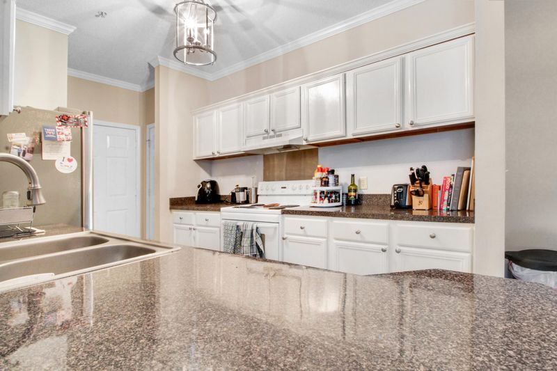 45 Sycamore Ave #112, Charleston, SC 29407