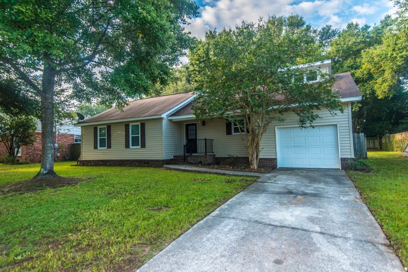 1253 Honeysuckle Ln, Charleston, SC 29412