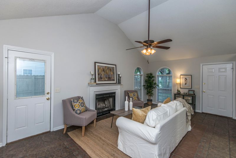 1983 Armory Dr, Mount Pleasant, SC 29466