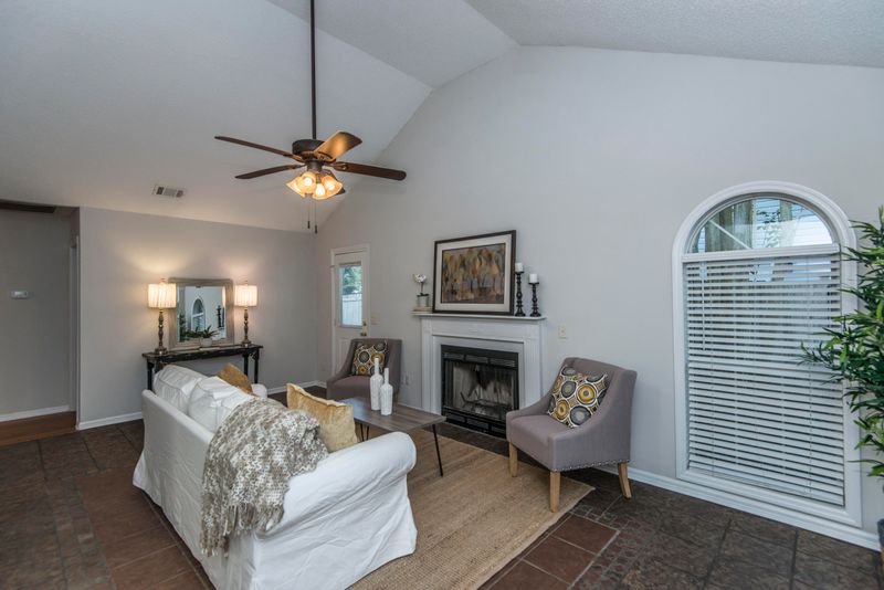 1983 Armory Dr, Mount Pleasant, SC 29466