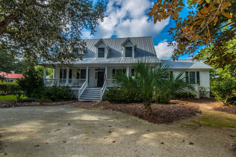 8628 Middleton Point Ln, Edisto Island, SC 29438