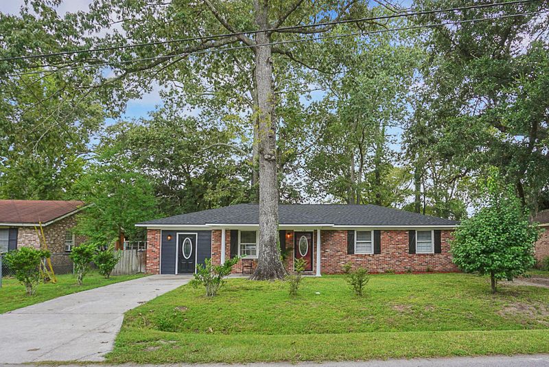 751 Hitching Post Rd, Charleston, SC 29414