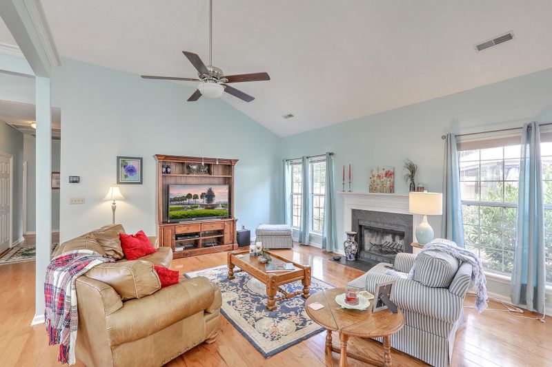 304 Thomaston Ave, Summerville, SC 29485