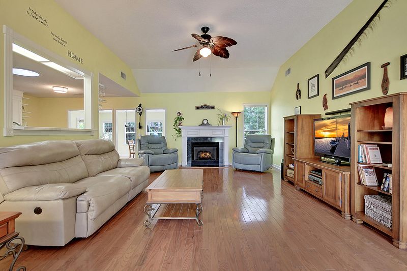 106 N Knightsbridge Ct, Goose Creek, SC 29445