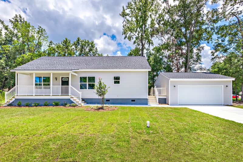 447 Morrow St, Moncks Corner, SC 29461