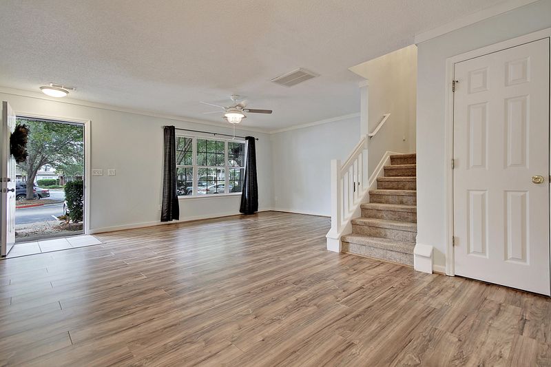 8068 Shadow Oak Dr, North Charleston, SC 29406