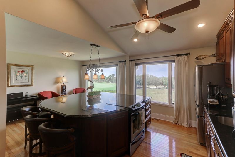 19 Linkside Ct, Isle Of Palms, SC 29451
