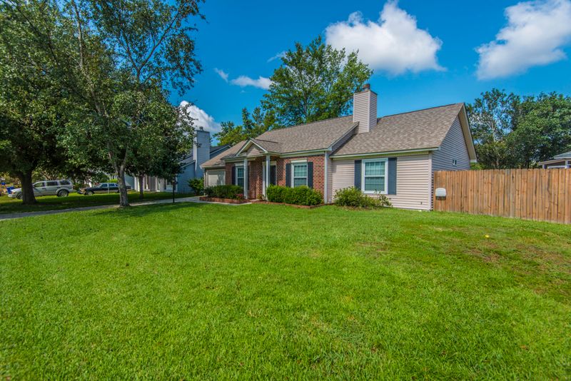 196 Briarwood Dr, Charleston, SC 29414