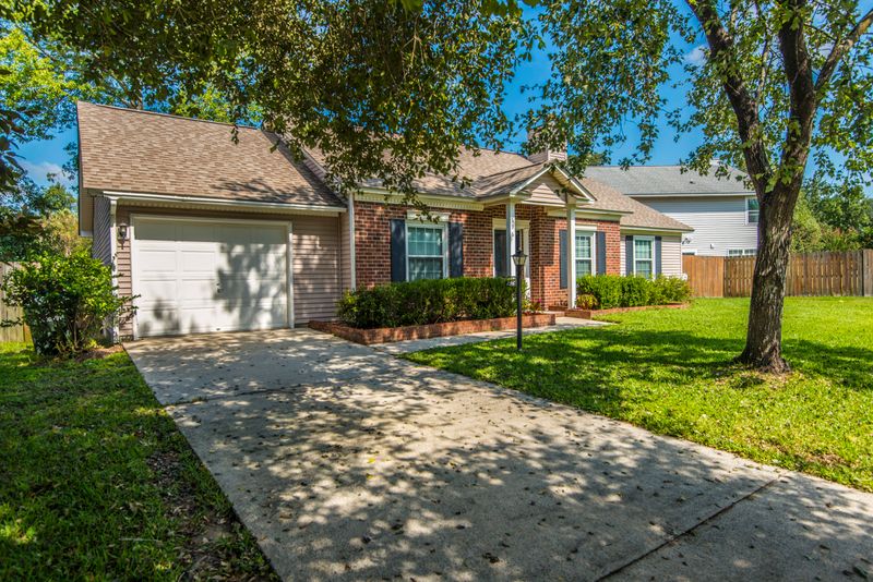 196 Briarwood Dr, Charleston, SC 29414