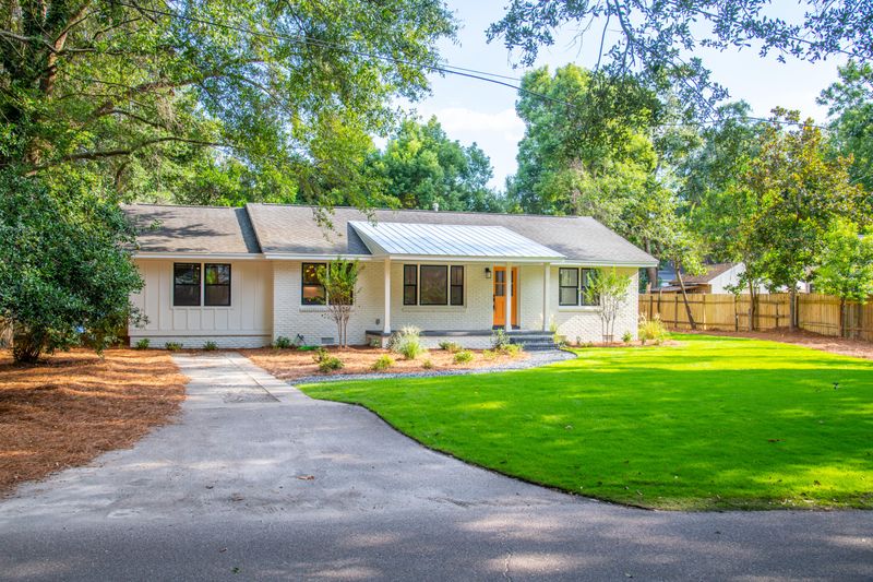 2147 Parkway Dr, Charleston, SC 29412