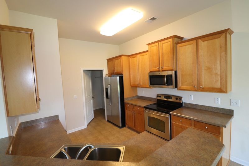 8012 Henderson Rd, Summerville, SC 29483