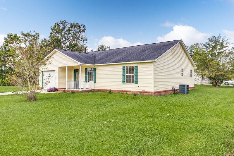 1400 Aubry Dr, Moncks Corner, SC 29461