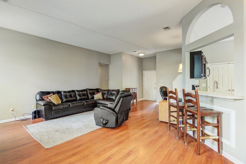 208 Okehampton Dr, Goose Creek, SC 29445