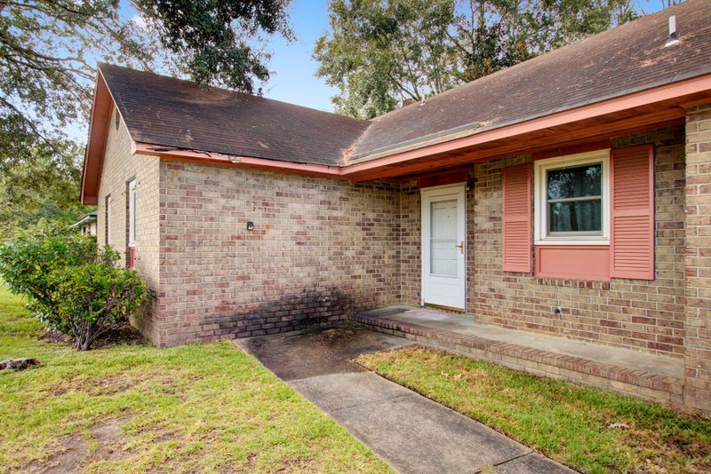 7720 Peggy Dr, North Charleston, SC 29418
