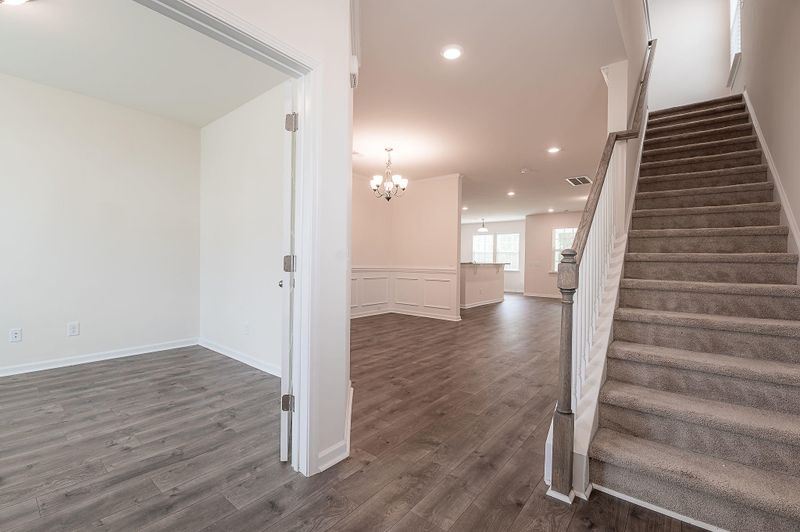 695 Redbud Ln, Summerville, SC 29486