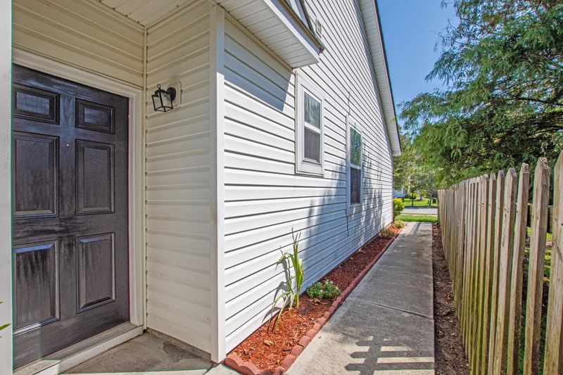 8805 Shadowglen Dr, North Charleston, SC 29420